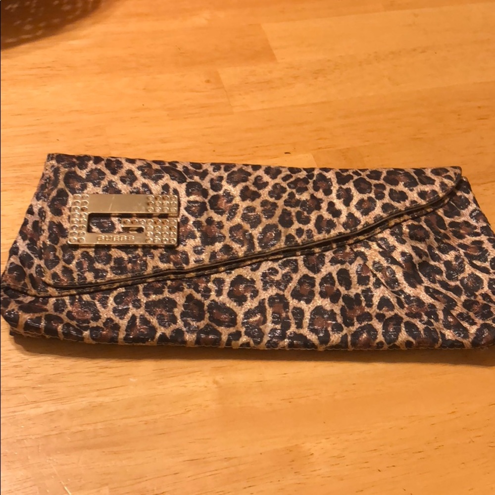 Guess clutch